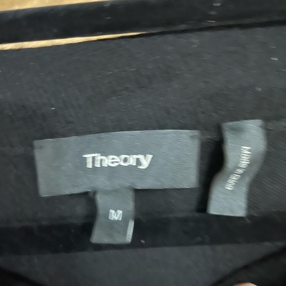 #186- THEORY -long sleeve black cashmere top - Picture 3 of 4